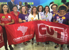 Servidoras municipais dizem não ao golpe em encontro com Dilma no Palácio do Planalto