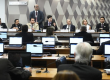 Servidores municipais pressionam senadores contra a reforma da previdência