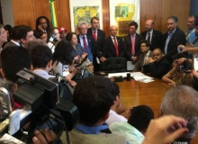 Movimentos sociais protocolam novo pedido de impeachment contra Temer