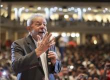 Com críticas e denúncias de perseguição política, Lula entrega defesa final