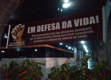 Lockdown em defesa da vida ocupa pátio da prefeitura de Blumenau