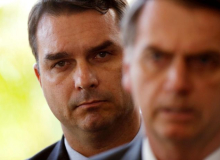 Flávio Bolsonaro não comparece a depoimento, assim como Queiroz e família