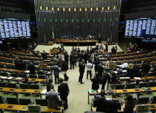 Congresso mantém aumento do piso salarial de agentes comunitários de saúde