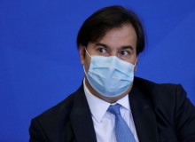 Rodrigo Maia segue adiando votação do novo Fundeb; Pressão deve aumentar