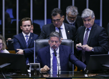 Câmara aprova PEC que livra partidos de multas por descumprimento de cotas